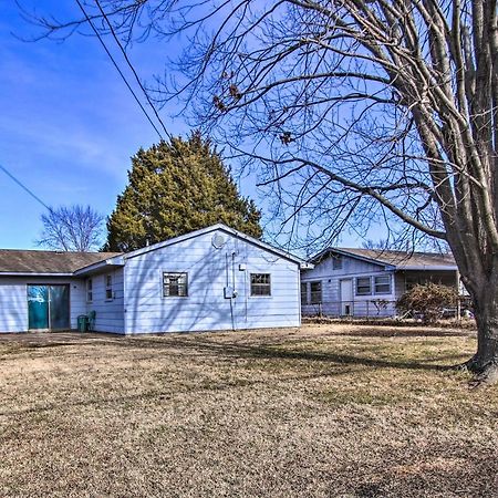 Dog-Friendly Bartlesville Retreat With Yard! Exterior photo