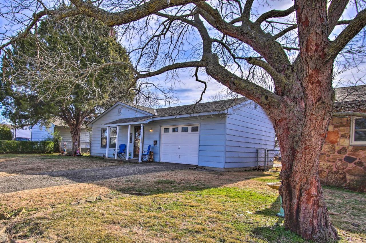 Dog-Friendly Bartlesville Retreat With Yard! Exterior photo